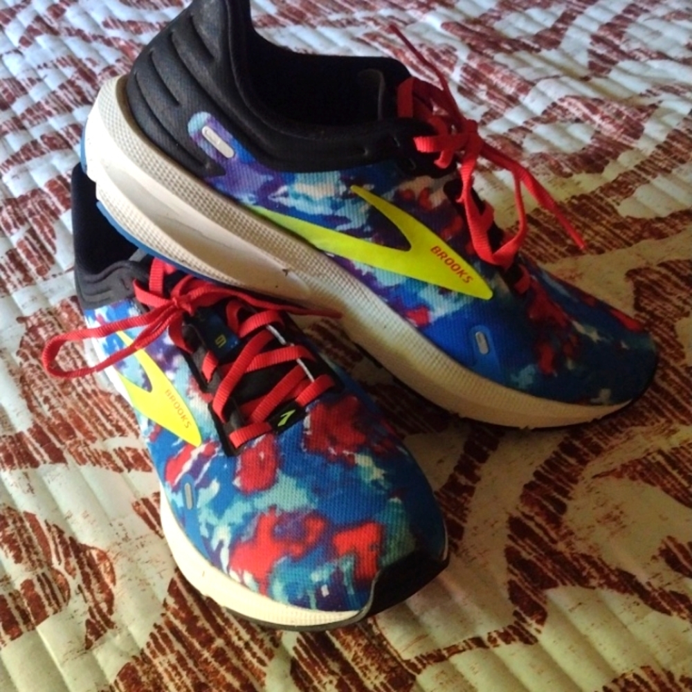 Tennis shoes